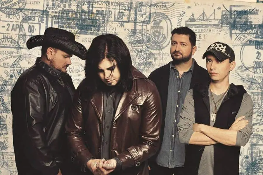 No Dia das Mães, Aparecida é Show recebe Leonardo, Rosa de Saron e Zé Ricardo & Thiago 2 Banda Rosa de Saron canta no Aparecida é Show