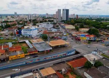 Vista aérea de viaduto