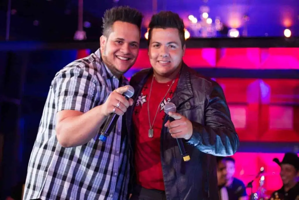 No Dia das Mães, Aparecida é Show recebe Leonardo, Rosa de Saron e Zé Ricardo & Thiago 3 Zé Ricardo & Thiago cantam no Aparecida é Show