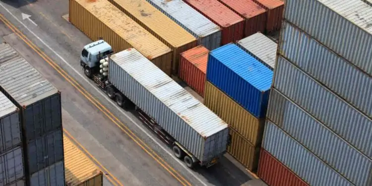 Movimentação de cargas portuárias registra queda de 3,3% no 1º semestre de 2022 1 Movimentação-de-cargas-portuárias-registra-queda-no-1º-semestre-de-2022