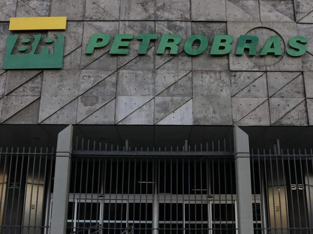 Petrobras anuncia redução de 4,7% no preço do gás de cozinha 3 Petrobras
