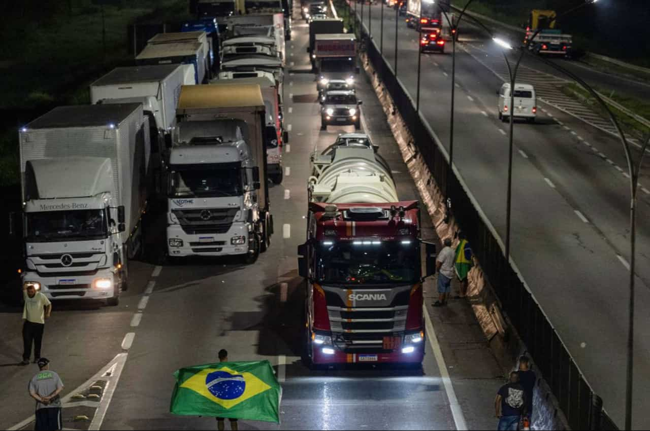 rodovias seguem fechadas em alguns estados