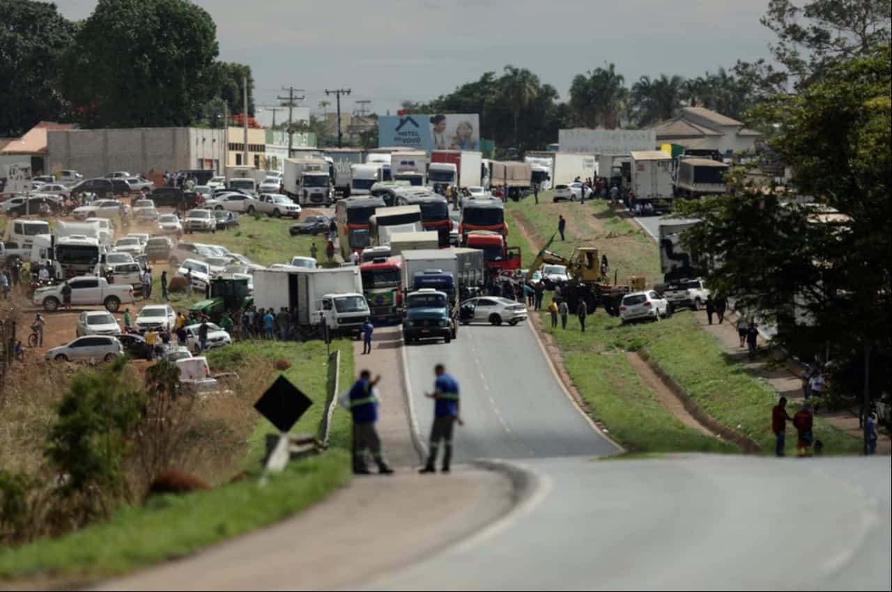 manifestantes protestam contra vitória de Lula