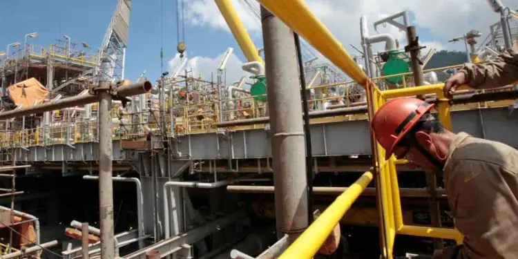 Produção de petróleo no país registra queda em novembro, diz ANP 1 produção de petróleo