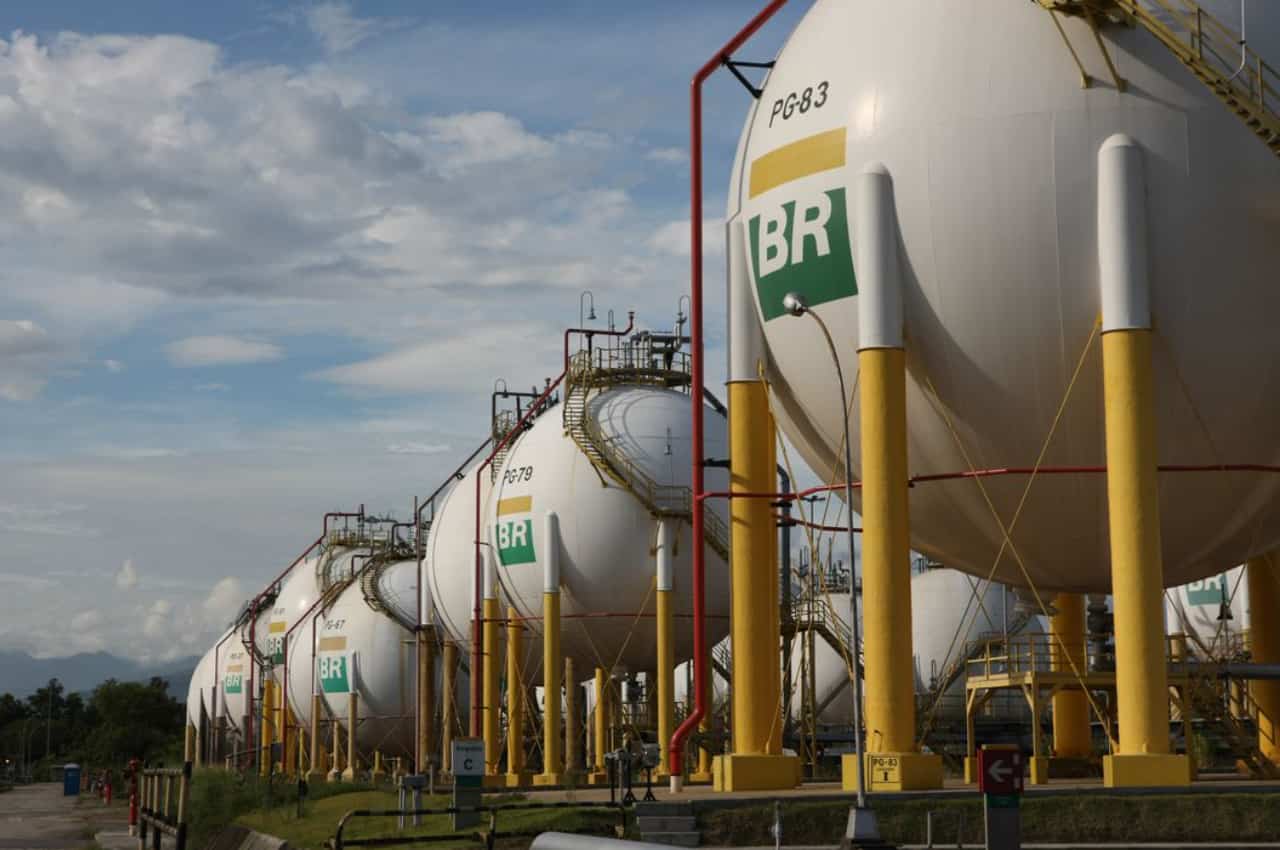 Produção de petróleo no país registra queda em novembro, diz ANP 2 gás natural