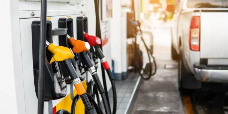 Gasolina e etanol devem aumentar a partir de 1º de março, afirma Receita.