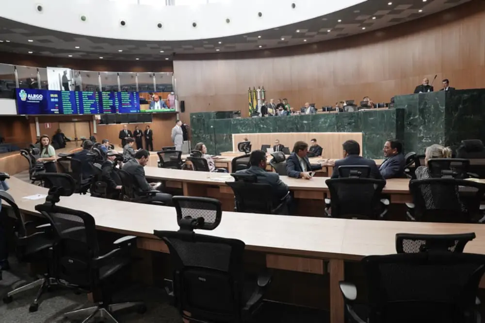 Deputado goiano Lucas do Vale assume Frente Parlamentar do Agronegócio da Alego 2 Plenário da Alego
