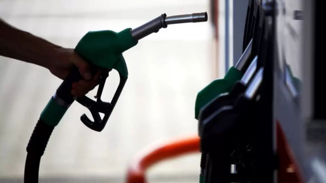 Gasolina e etanol devem aumentar a partir de 1º de março, afirma Receita 3 Repasse aos consumidores vai depender das distribuidoras e dos postos de combustíveis.