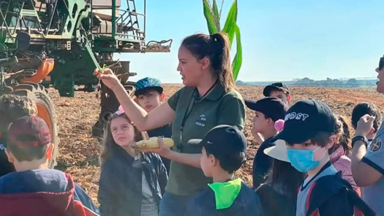 Tecnoshow 2023: Palestra mostra que livros têm 60% das citações sobre agro distorcidas 3 Movimento De Olho no Material Escolar contribui com a educação positiva do agronegócio e busca perpetuar a atividade agropecuária no Brasil.