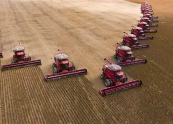 PIB do agronegócio brasileiro cai 4,22% em 2022 com alta de custos dos insumos.