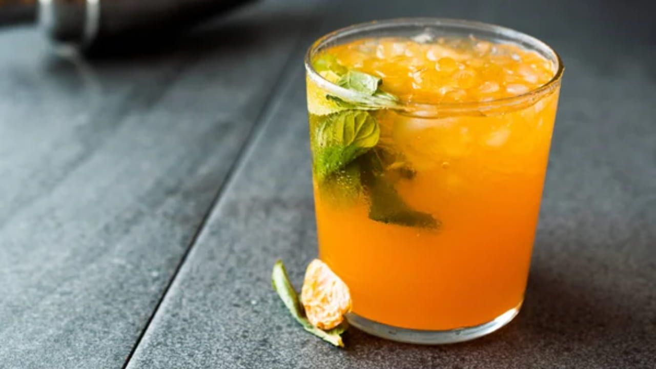 Limão, hortelã e gengibre ajudam a deixar o drink mais refrescante. 