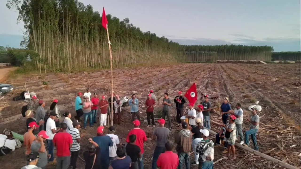 CPI do MST é protocolada na Câmara para investigar as invasões de terra no Brasil 3 Objetivo da CPI é descobrir quem financia as invasões e quais interesses políticos estão por trás.