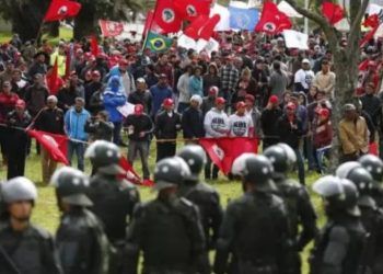 Projeto busca permitir ação da polícia contra invasões de terra sem ordem judicial.