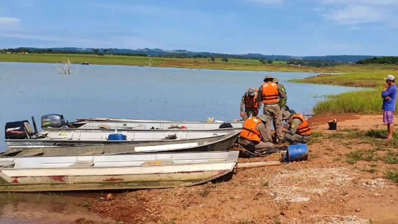 Quase 70 quilos de pescados, além de apetrechos como varas, redes e tarrafas foram apreendidos.