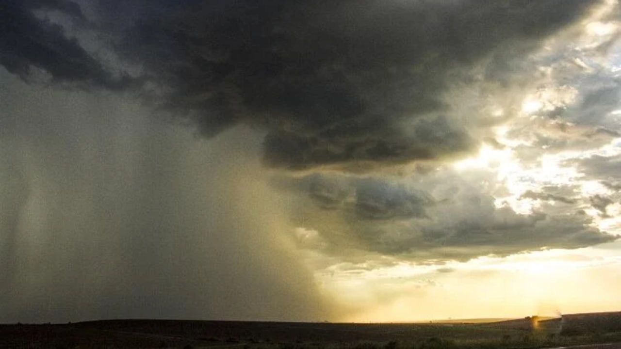 Segundo meteorologistas, nuvens carregadas crescem por quase todo o país.