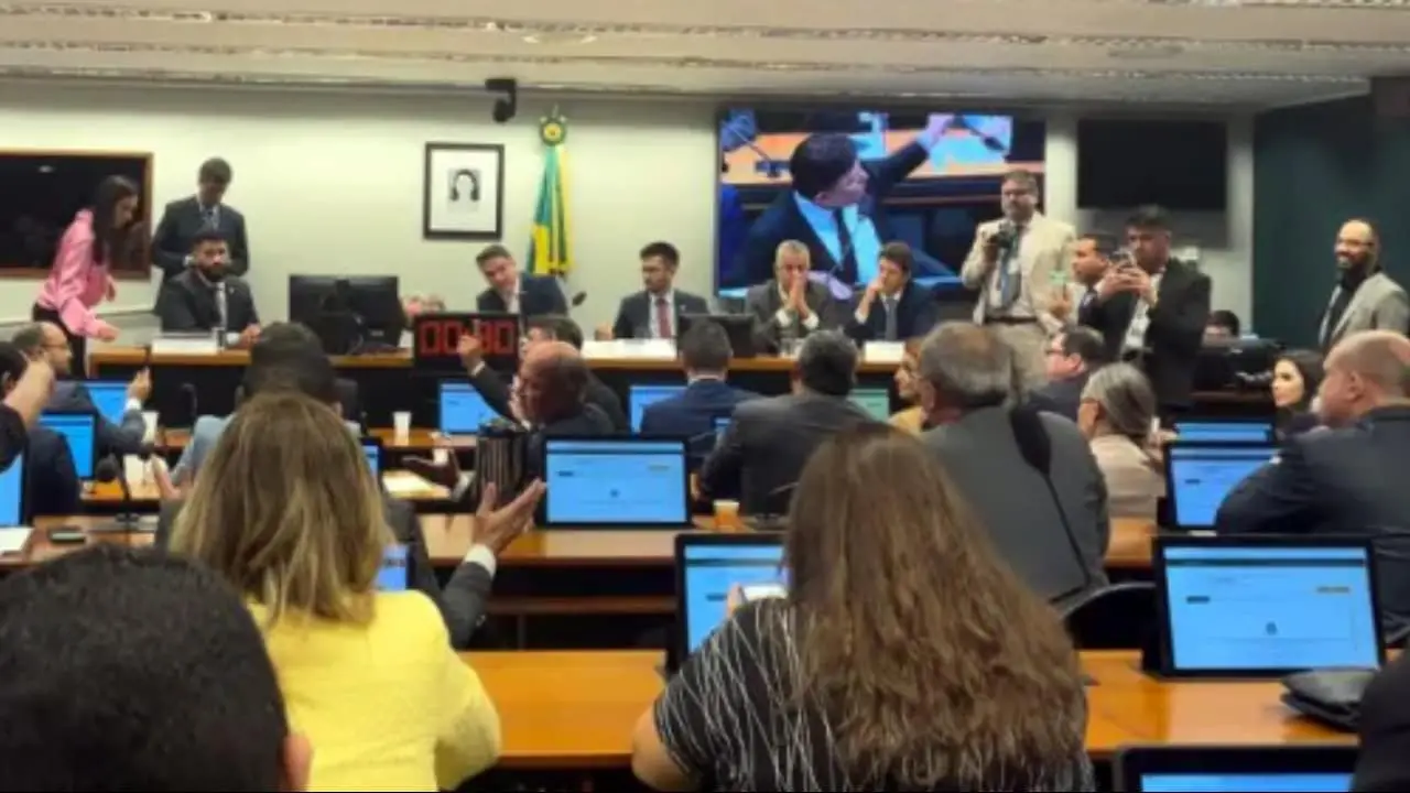 Próximo passo é o começo da votação dos requerimentos. 