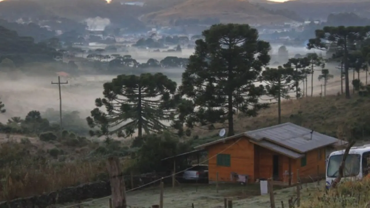 Temperaturas despencam no domingo (7). 