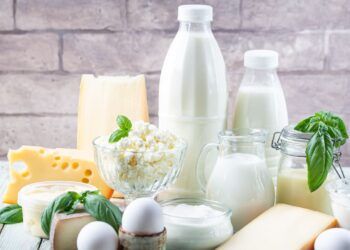 Menor oferta de produtos lácteos dentro do Brasil provoca aumento nas importações.