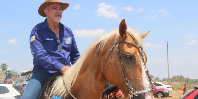 Amélio Cayres, apoiador do Agro, marca presença na 1ª Cavalgada de Praia Norte