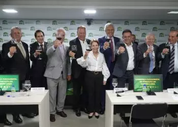 FPA homenageia autoridades do agro por contribuição histórica no setor