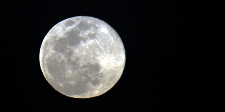 Eclipse parcial da Lua poderá ser visto neste sábado (28) pela internet