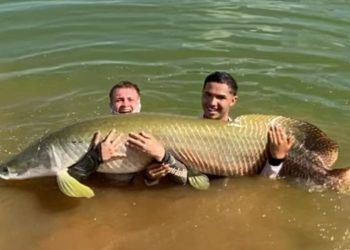 Adolescente pesca peixe com 60 kg no Sul de Goiás.