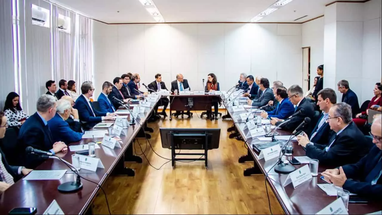 Governo buscará investimentos da iniciativa público-privada. 