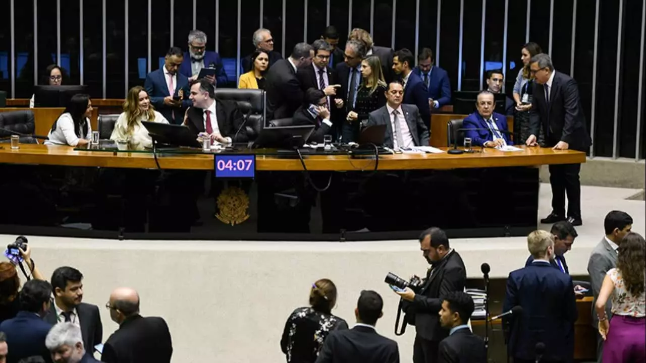 Congresso aprovou Orçamento para 2024; texto segue para sanção.
