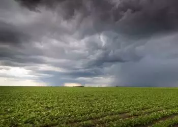 Inmet prevê volumes expressivos em boa parte do país no Natal e Ano Novo.