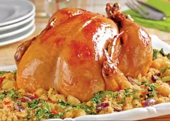 Frango assado chega a custar cinco vezes mais barato que o peru natalino.