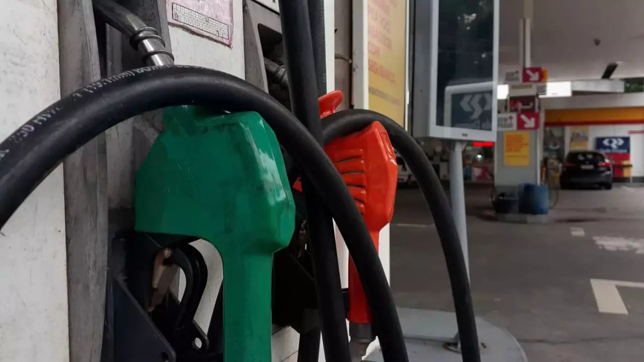Petrobras anuncia redução de R$ 0,30 no preço do litro de diesel 3 Preços da gasolina e do gás de cozinha serão mantidos.