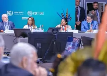 Presidente compara parlamentares com raposa cuidando do galinheiro fazendo analogia à demarcação de terras.