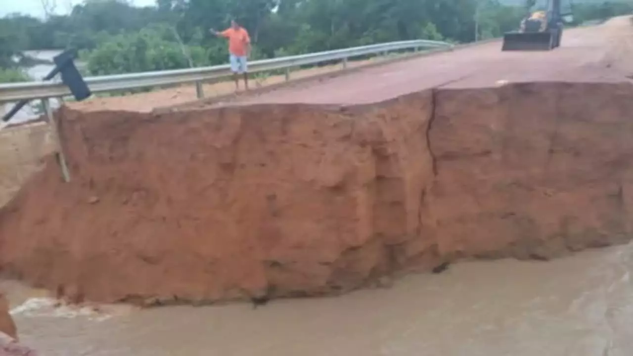 Fortes chuvas elevam nível do Rio Tocantins e acendem alerta para moradores.