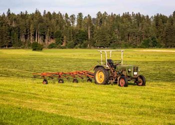 Vendas de máquinas agrícolas caem 29,1% em novembro de 2023; diz estudo