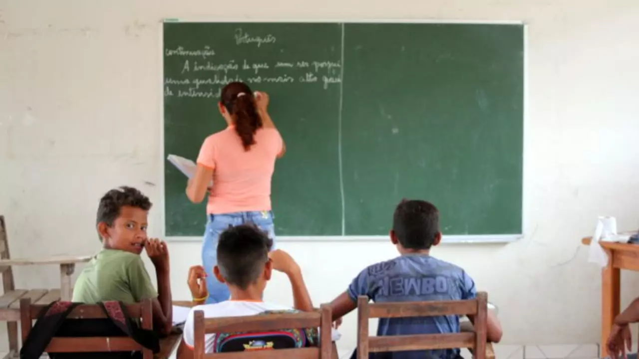Escola rural na reserva extrativista Renascer, em Prainha, Pará.