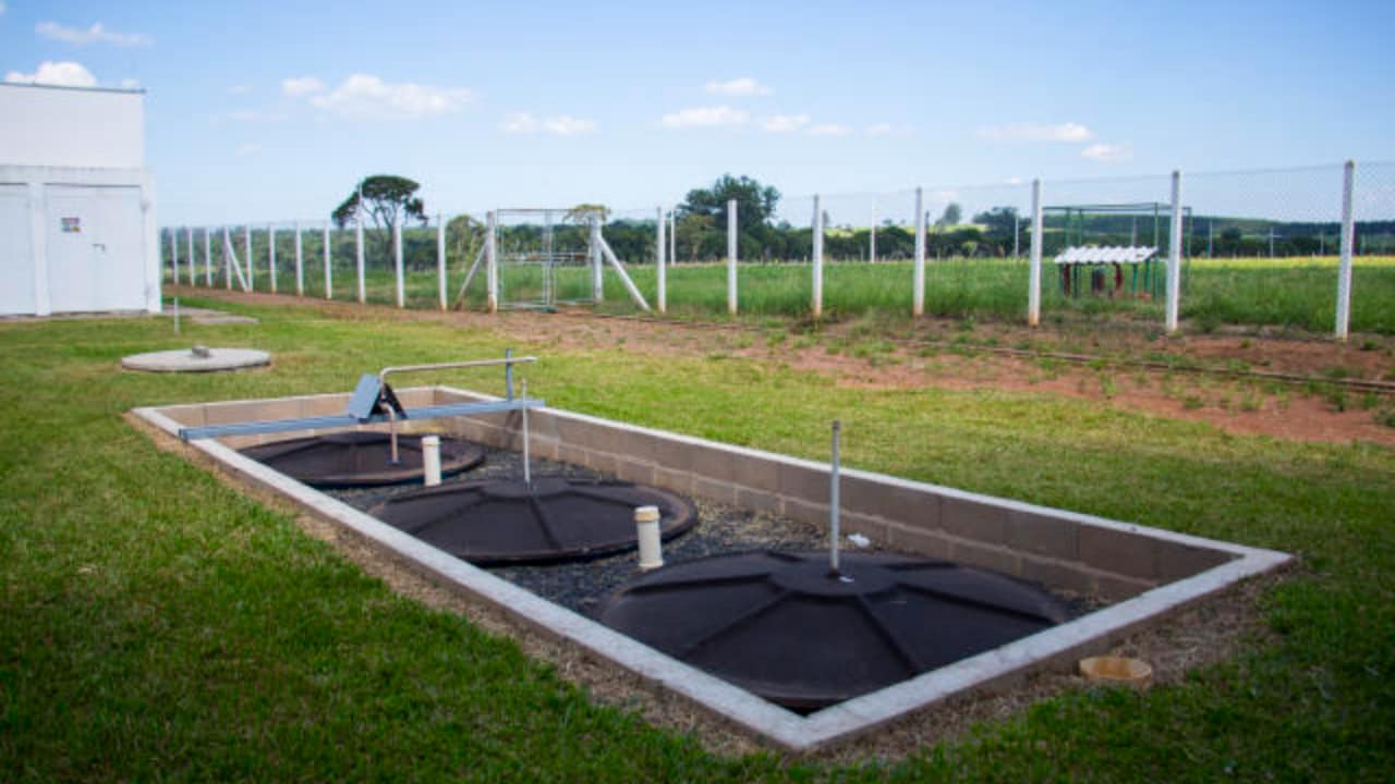 Projeto cria incentivos para soluções de tratamento de esgoto na zona rural 2 Esquema do sistema da fossa séptica biodigestora.