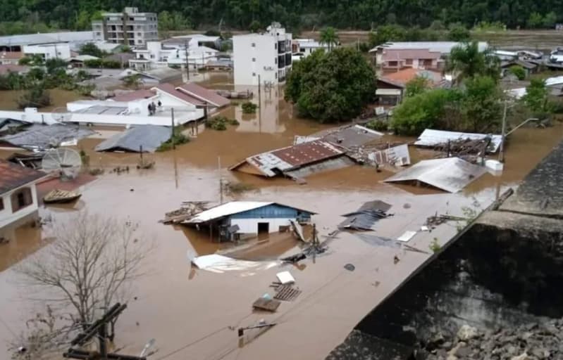 RS e SC entram em alerta para possíveis temporais a partir desta terça (16) 2 Temporais