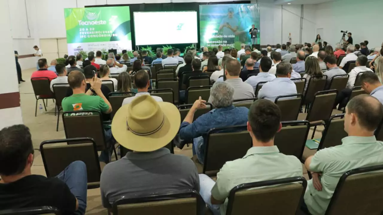 Haverá seminários de bovinos leite e suínos; e mini palestras sobre aves e outros animais. 