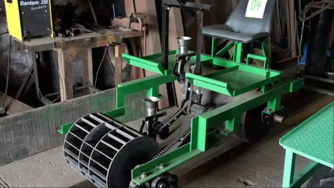Equipamento pode ser utilizado para plantio de capins e outras espécies. 