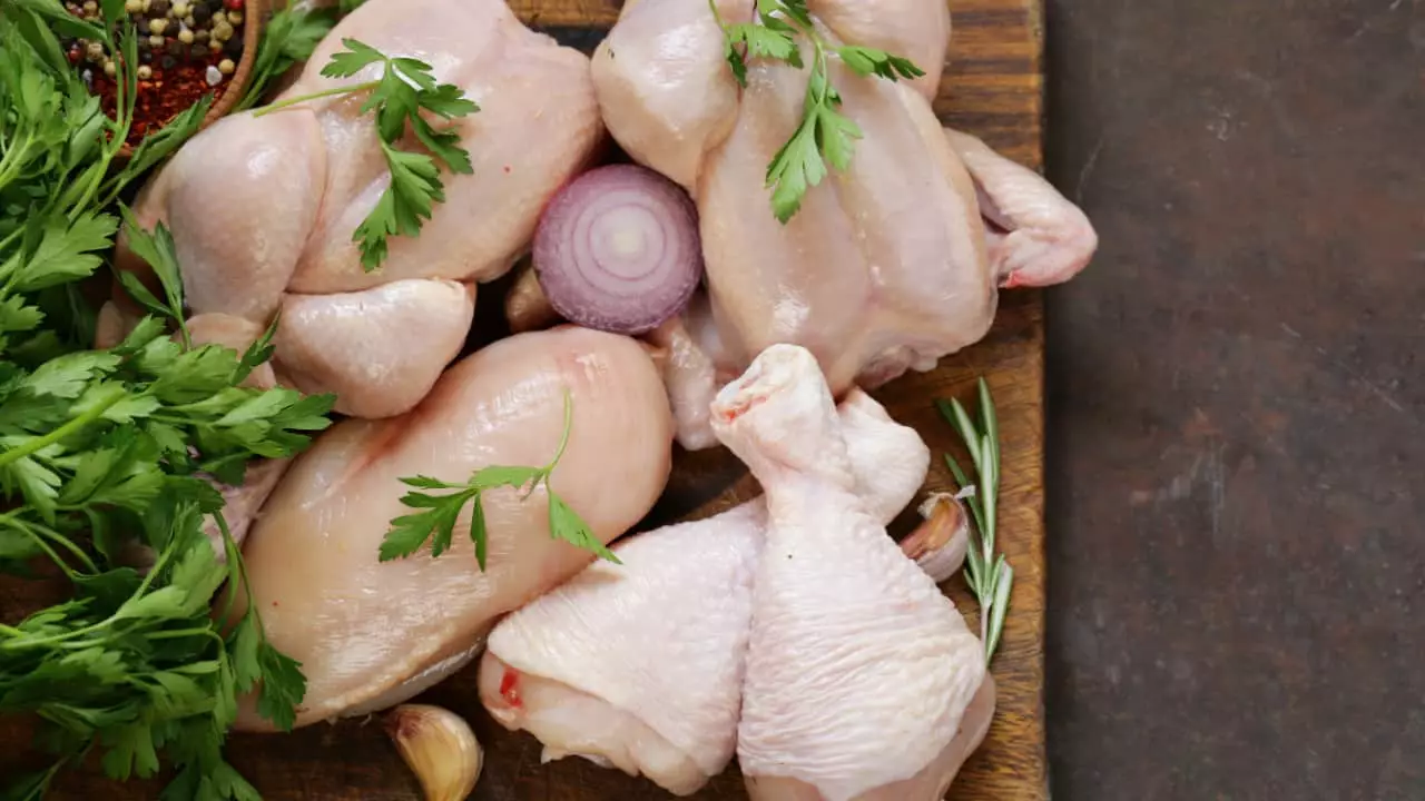 No mês, os embarques alcançaram 397,7 mil toneladas. 