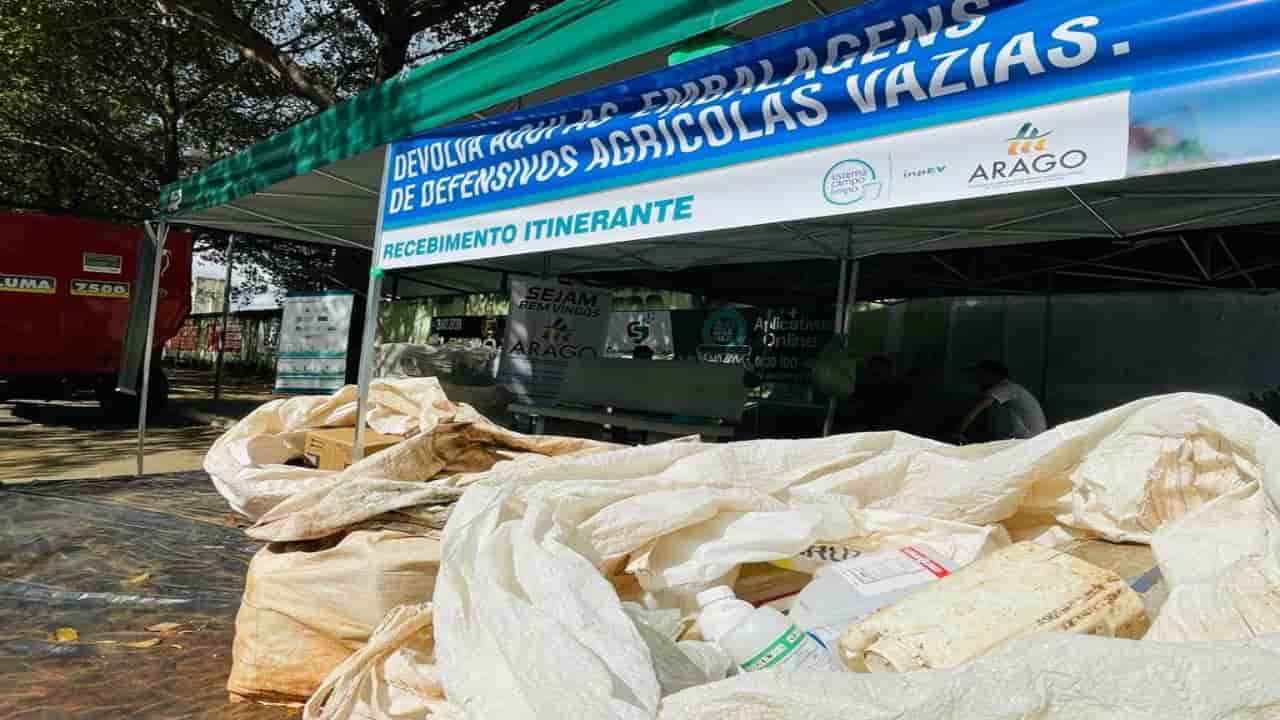 Ação da Agrodefesa busca recolher embalagens vazias de agrotóxicos, em Goiás