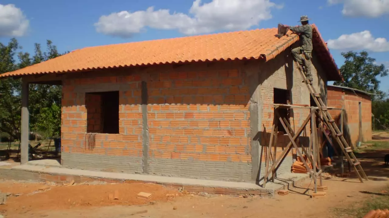 Minha Casa Minha Vida construirá 112 mil casas para comunidades de áreas rurais 3 Comunidades quilombolas, indígenas e famílias vulneráveis serão selecionadas.