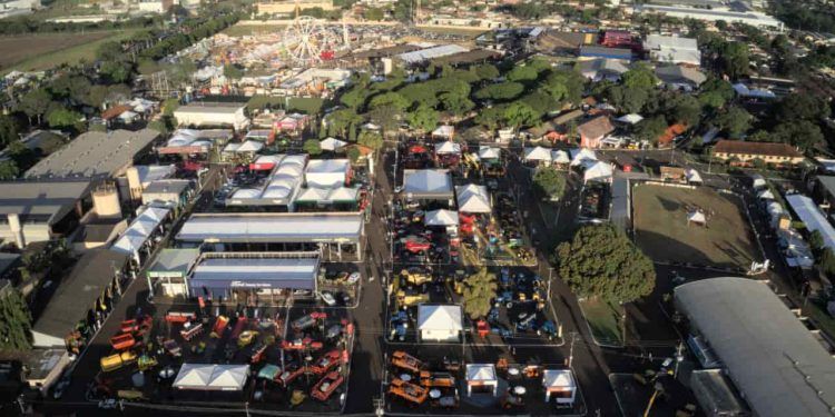 Feira agropecuária acontece de 5 a 14 de abril, em Londrina, Paraná.