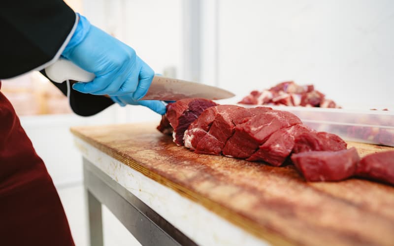 Exportação de carne bovina aumenta 80% em abril e é a terceira maior da história