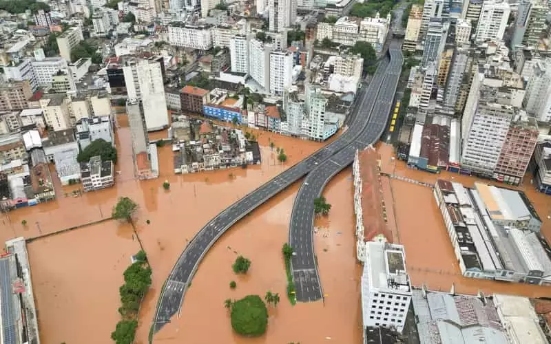 Produção de leite fica em risco com enchentes no Rio Grande do Sul 