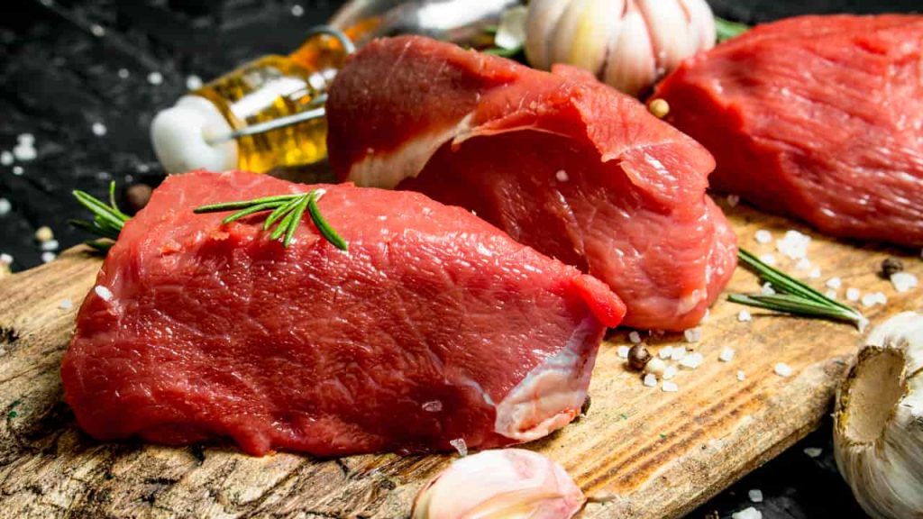 Exportação de carne bovina aumenta 80% em abril e é a terceira maior da história