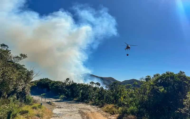 Incêndio atinge 200 hectares do Parque Nacional do Itatiaia