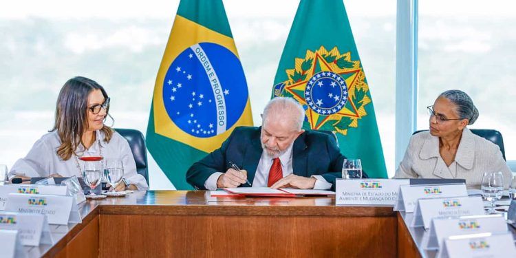 Presidente Lula sanciona lei que inclui mudanças climáticas na educação