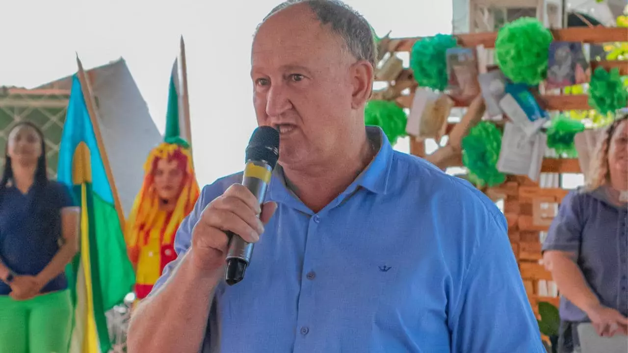 Veja os prefeitos eleitos nos municípios brasileiros mais ricos do agronegócio 4 Claudio Scariote, do Partido Republicanos, assume prefeitura de Sapezal-MT.