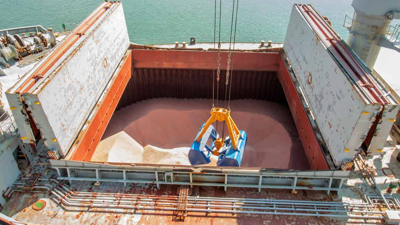 Porto de Paranaguá, no Paraná foi quem mais recebeu fertilizantes importados. 